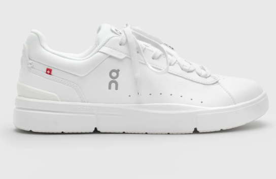 On Women's The Roger Advantage Sneakers